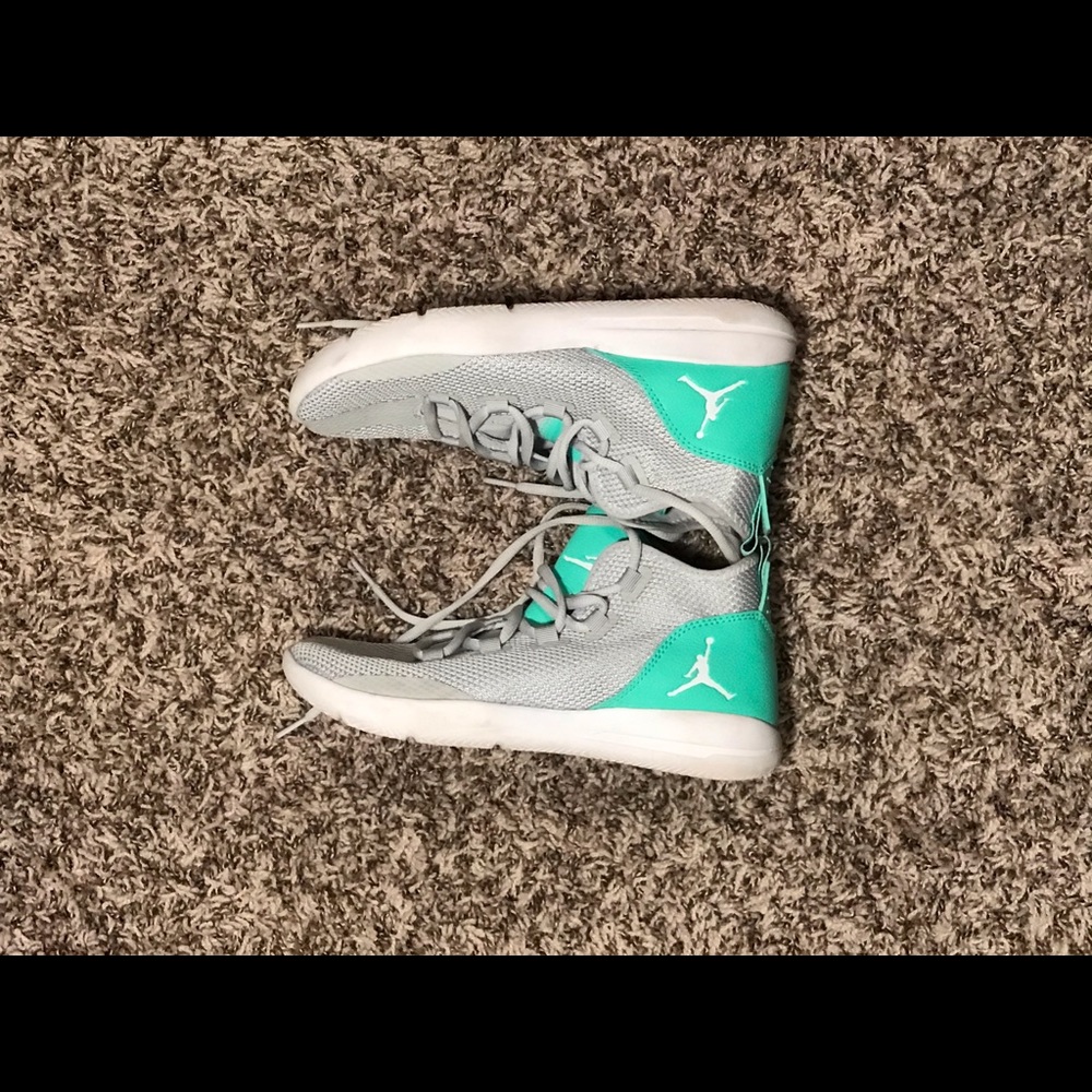 Youth 6.5 Jordan’s